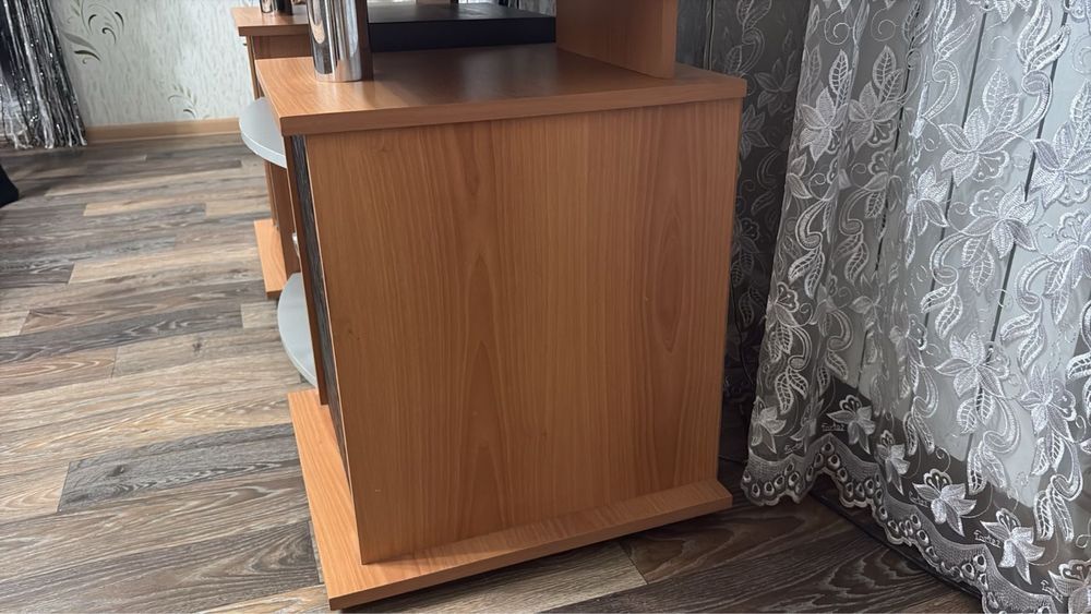 Продам тумбу под телевизор