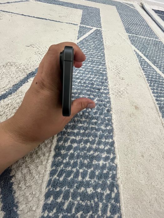 Iphone 17 почти новый