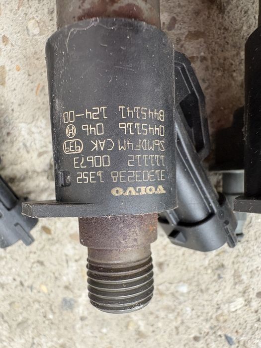Set 5 injectoare Bosch originale Volvo 31303238 / 0445116046