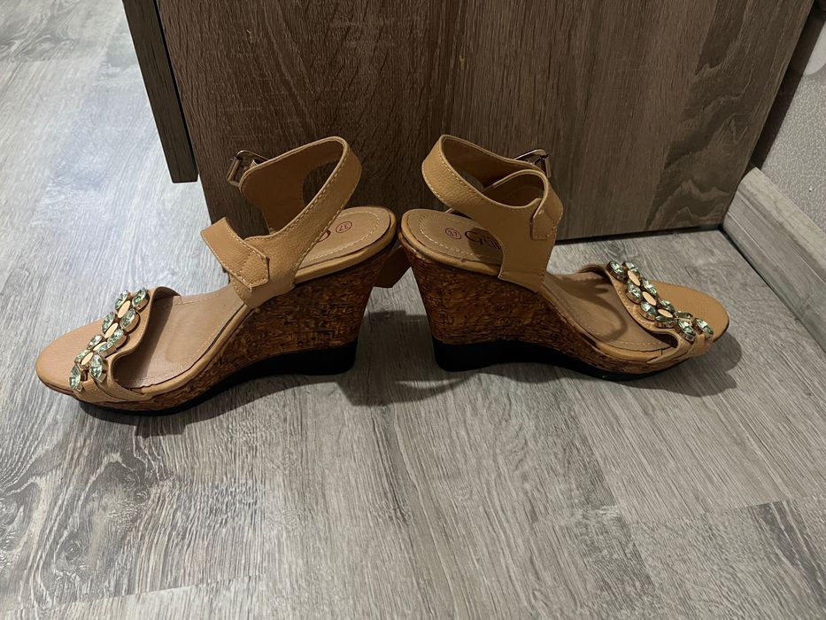 Дамски обувки с токчета