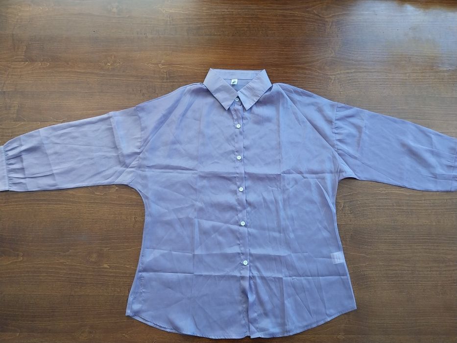 Тънки ризи от полиестер с ефектни щампи