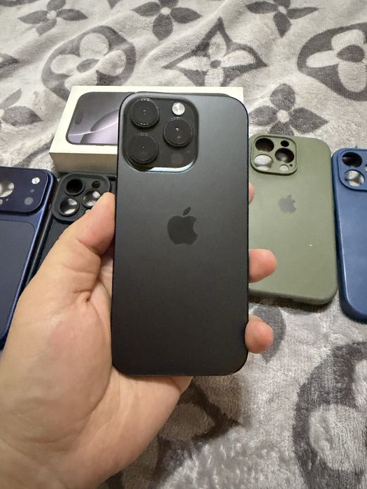 Продам Iphone 16 pro black
