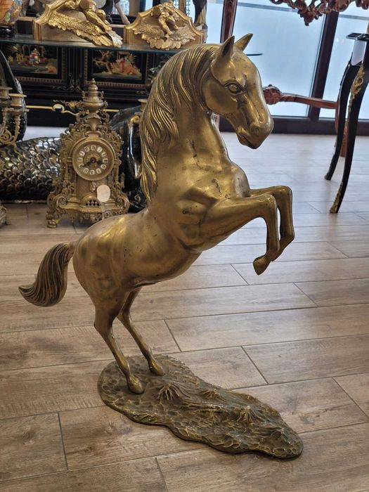 Statuetă- cal cabrat din alamă masivă,
