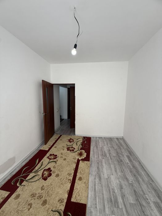 15мкр 1эт 2ком продается