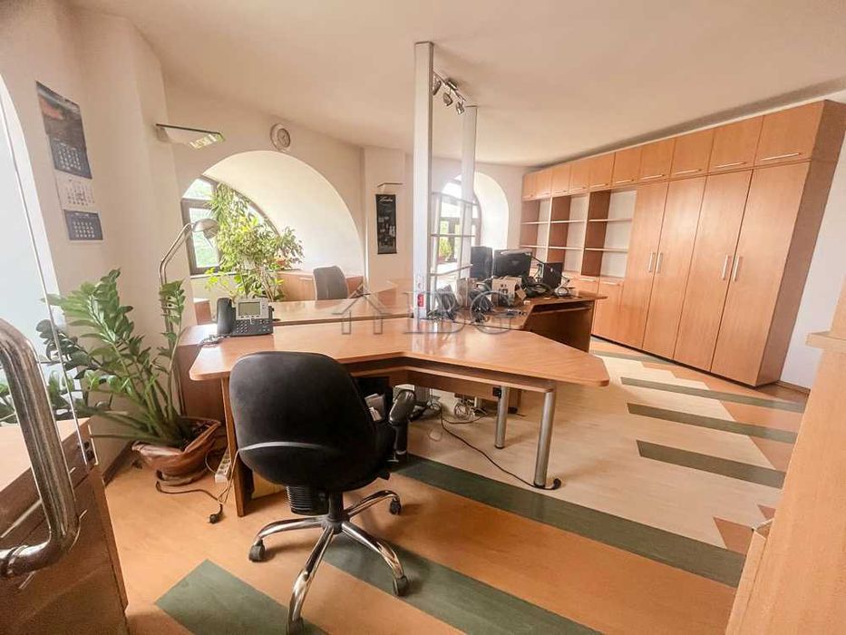 Дава се под наем Офис в Русе, Център - 220 кв.м за 850 € - Снимка #2