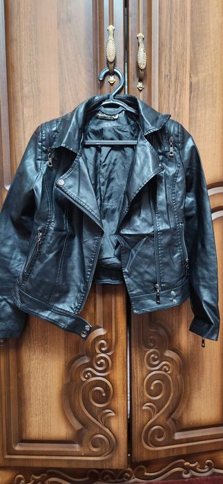 qizil rangli koylak va koja kastum