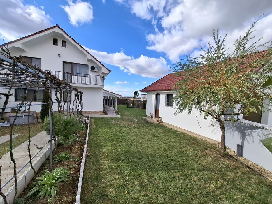 READY TO MOVE!!! PROPRIETAR, vand vila spatioasa complet mobilata la 2 km de Baile Felix