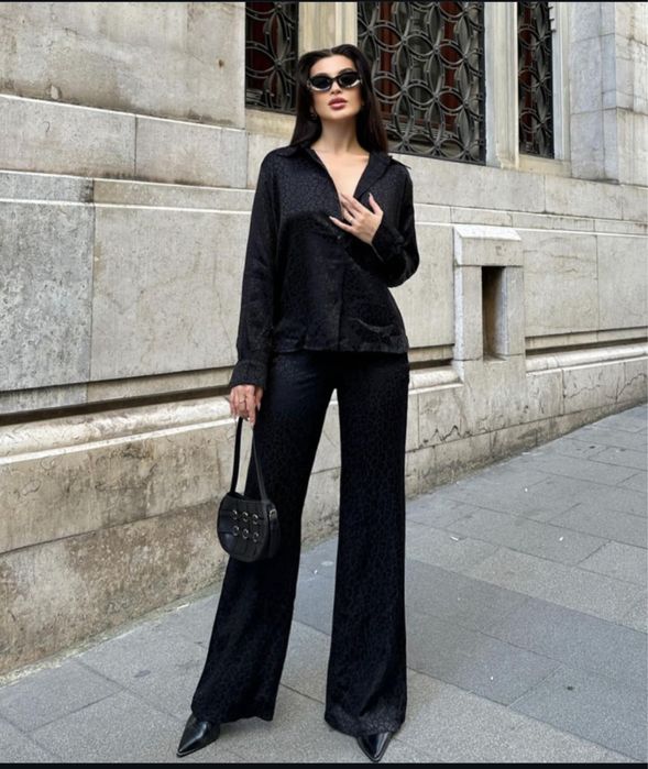 Сатенен костюм