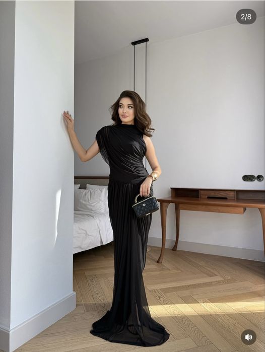 Очень красивое платье в темно-синем цвете