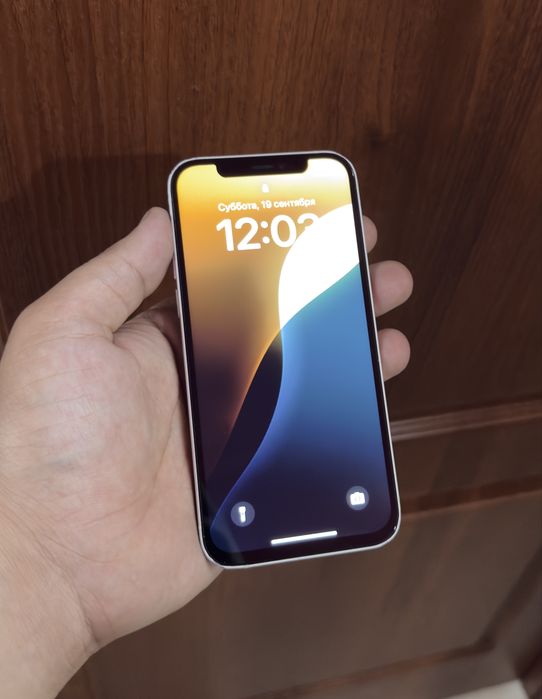 Продам iPhone iPhone 12