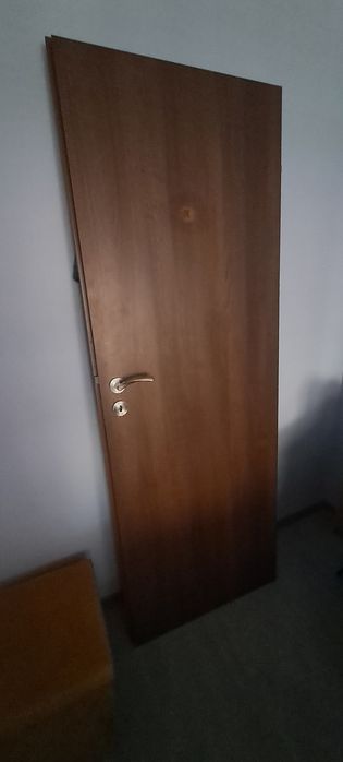 Интериорна врата с каса.