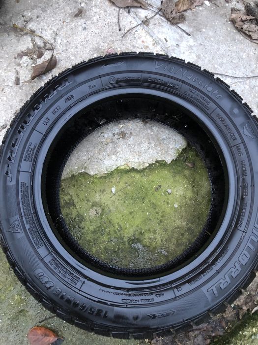 Vând 4 cauciucuri iarna R 15