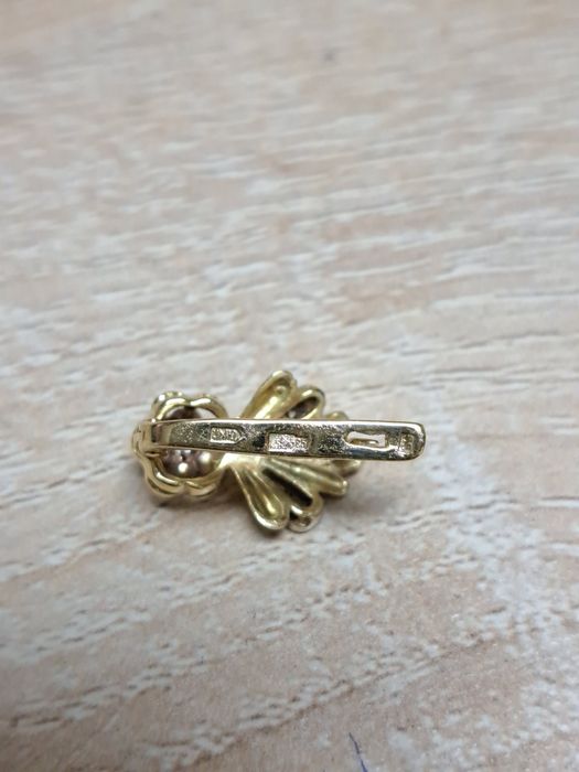 Бриллиантовые золотые серьги