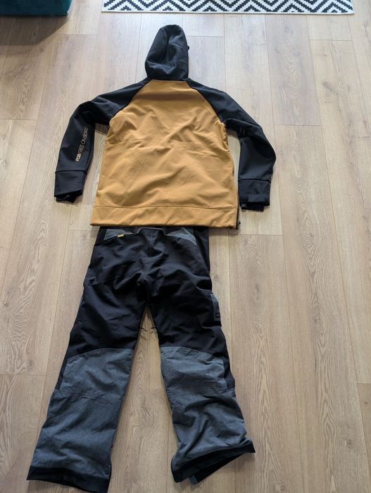 Costum  snowboard  (Geaca softshell  4F FOB + BIB pants )