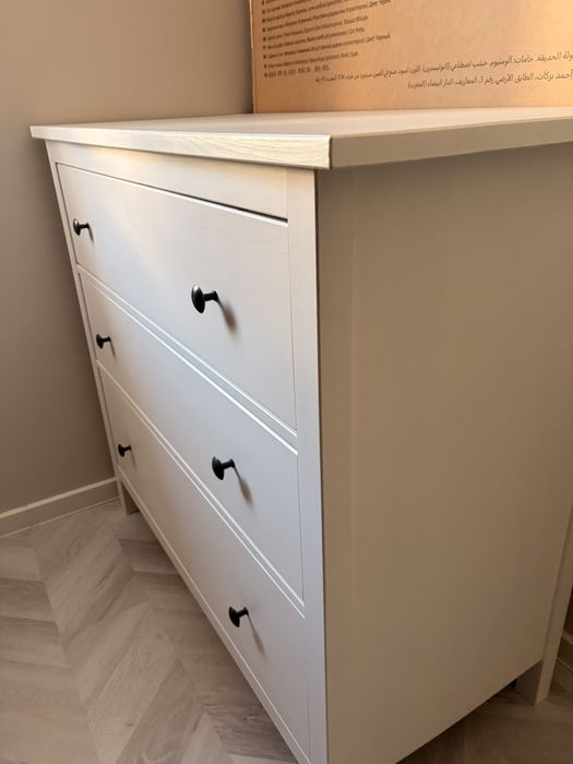 Продавам скрин от Икеа