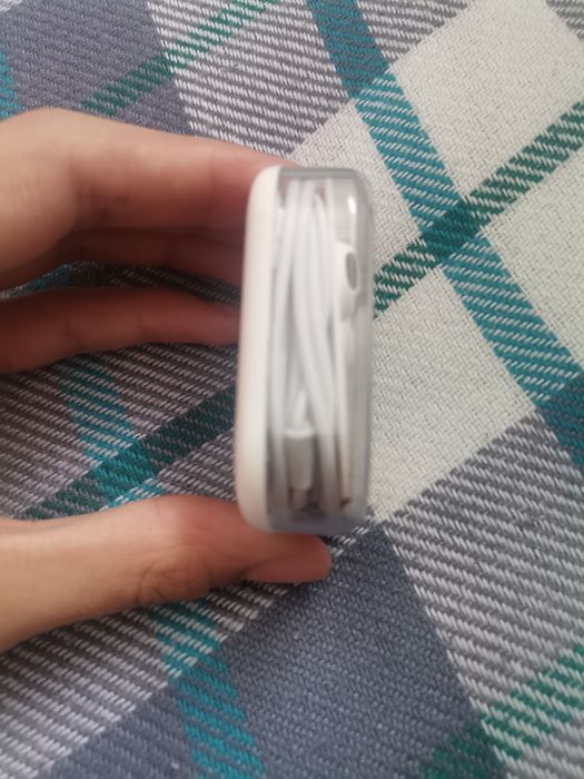 Продам Apple EarPods в идеальном состоянии