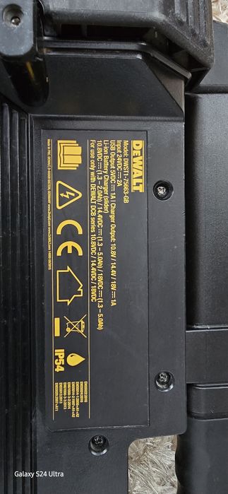 Radio șantier dewalt.
