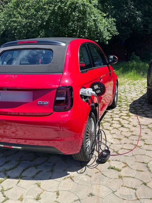 Fiat 500E Flat 500E Cabrio RED edition
