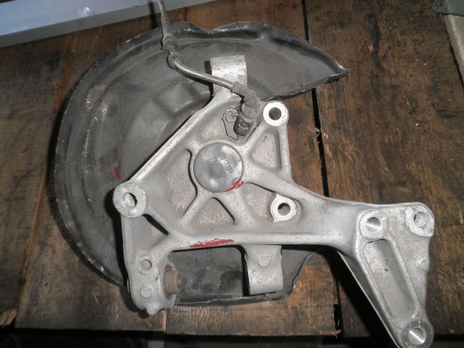 fuzeta stanga spate vw passat b7 3c0501249