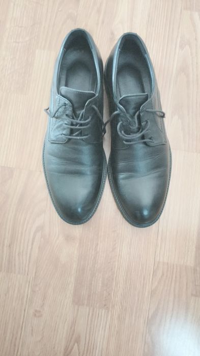 Vând pantofi de bărbați