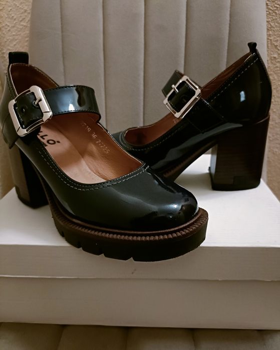 Pantofi din piele naturală lăcuită, mărimea 36.