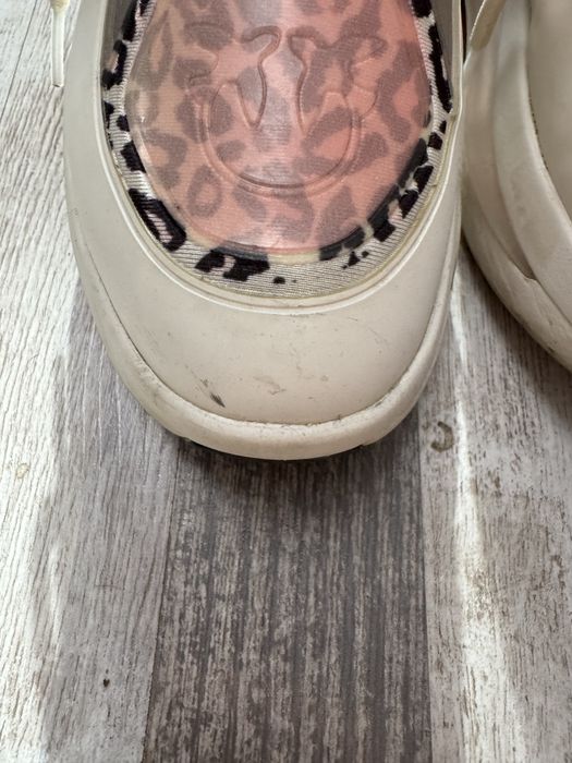 Маратонки Pinko с лека забележка