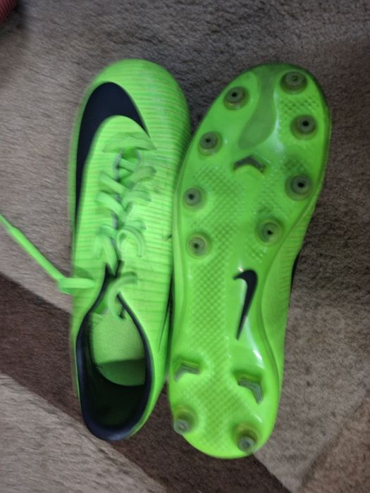 Бутони за футбол