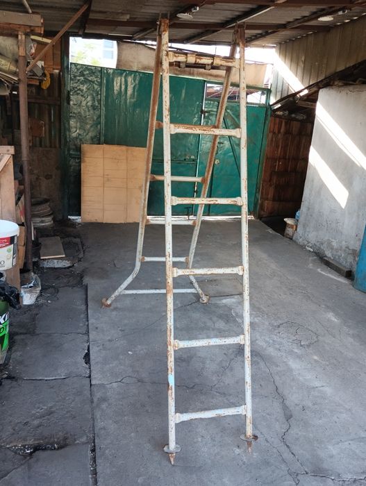 Лестница стремянка металлическая