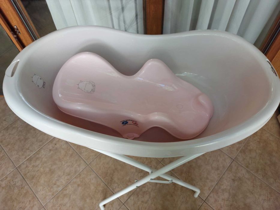 Бебешка ваничка с тапа със стойка