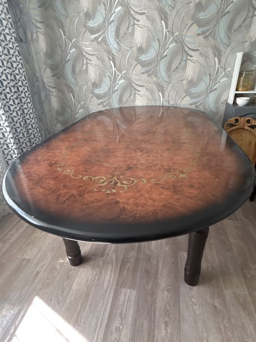 Стол обеденный продам