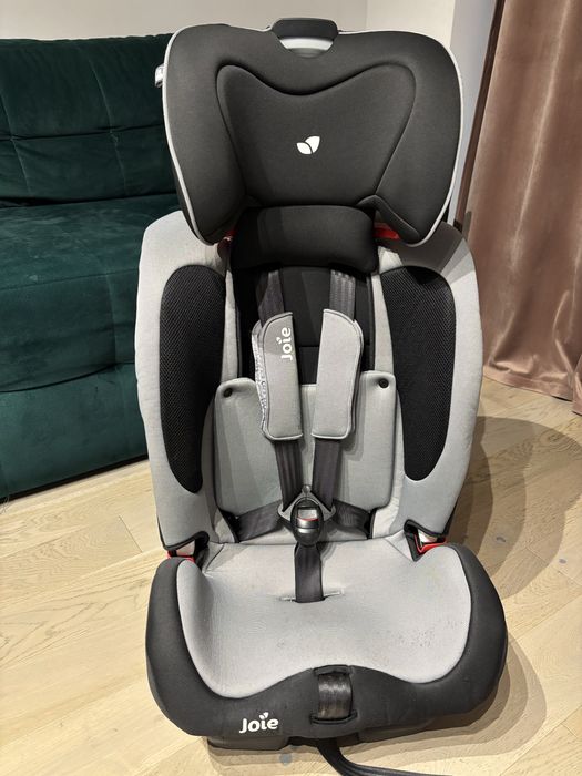 Scaun masina Joie cu isofix