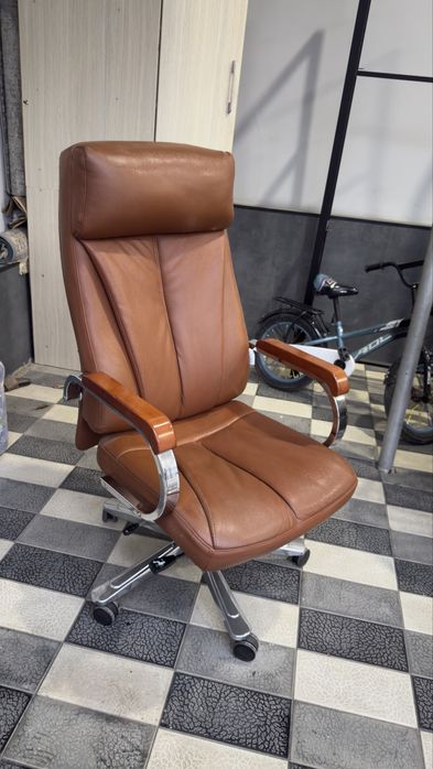 Ofis kreslosi sotiladi (Premium sifat)