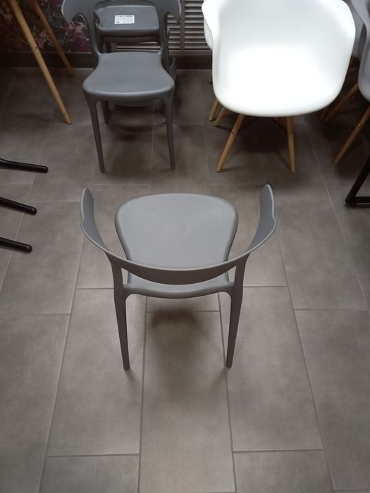 Стулья интерьерные полипропилен.