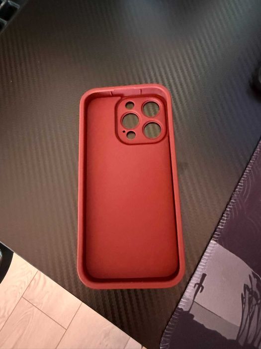 Продавам калъф за Iphone 15/15 pro Червен Дракон