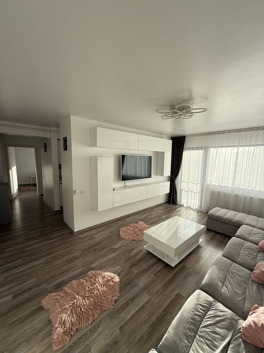 Apartament 2 camere modern– Parcare inclusă, centrală proprie, AC