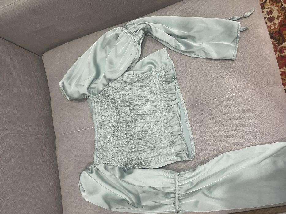 Продам блузку атласную