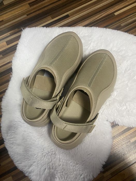 Saboti / papuci / sandale UGG barbati