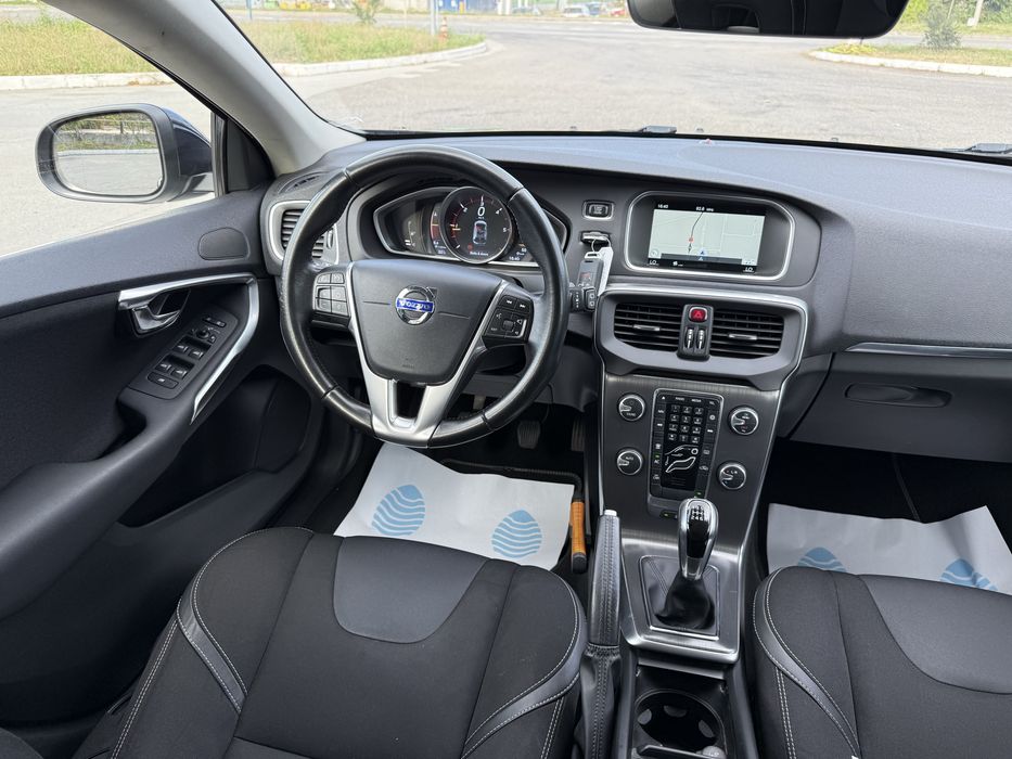 Volvo V 40 2.0 tdi Facelift , D2 Euro 6 , Led , Carte Service + Istoric Km 2026!!