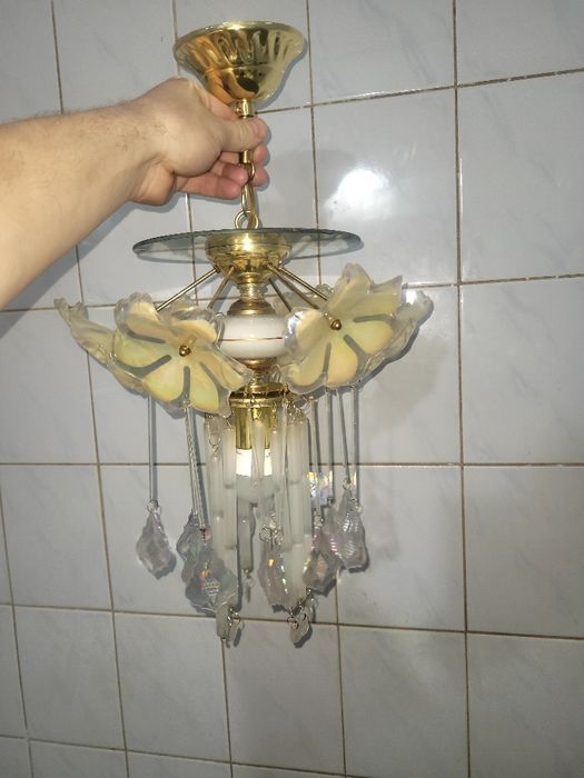 Люстра отдам хорошая