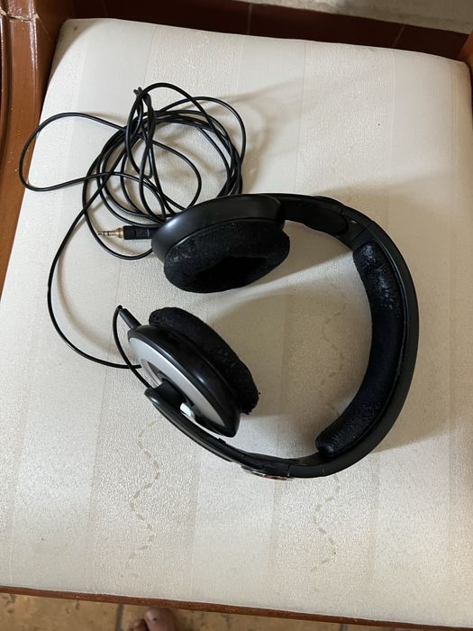 Casti Sennheiser si Sony