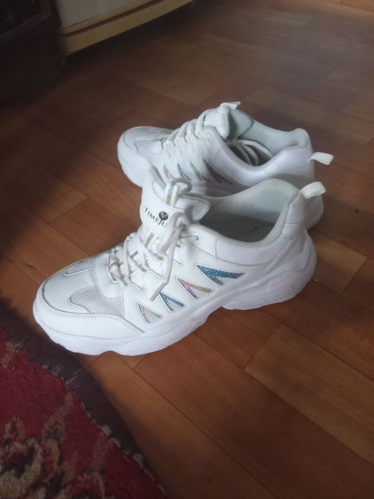 Продаю кроссовки