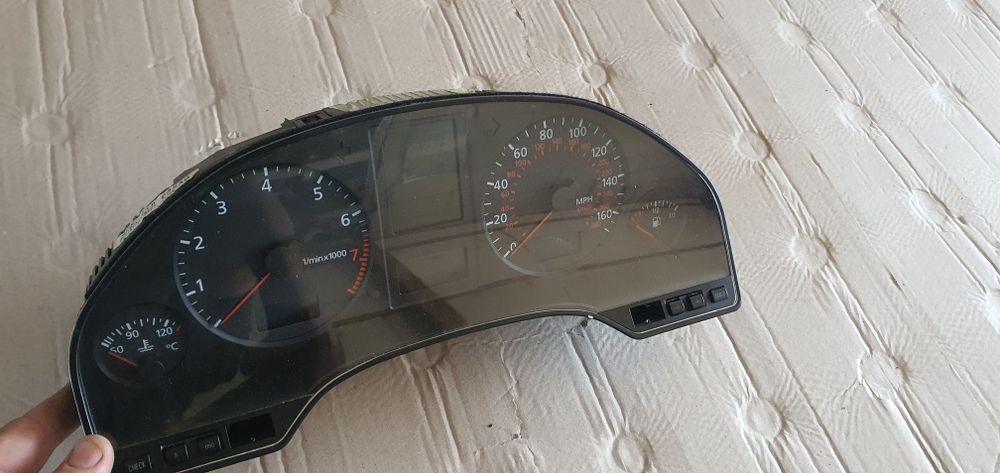 Ceasuri bord audi a8 d2 facelift benzina cutie automata display color
