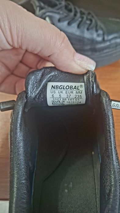 Продам 37 размер ботинки