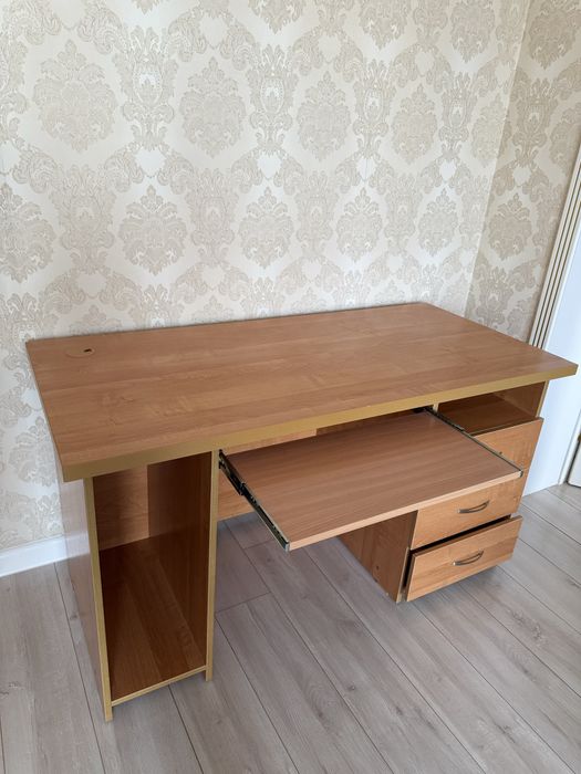 Стол письменый