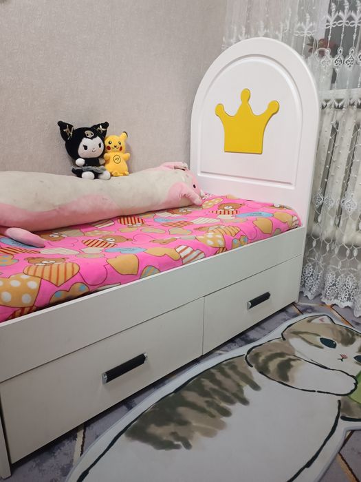Продам кроватку для девочки