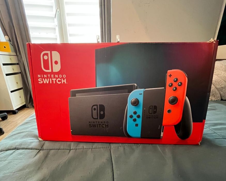 Nintendo switch in cutie cu doua jocuri minecraft