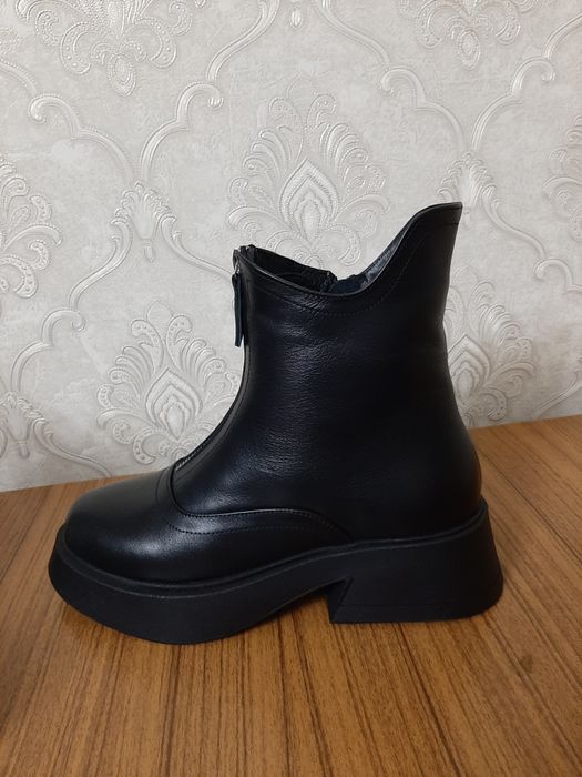 Продам женские зимние сапоги