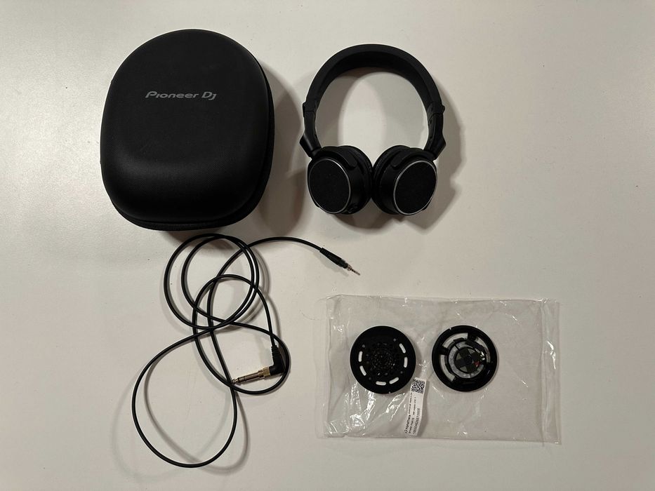 Casti profesionale de DJ Pioneer HDJ-S7 nu Sennheiser HD25