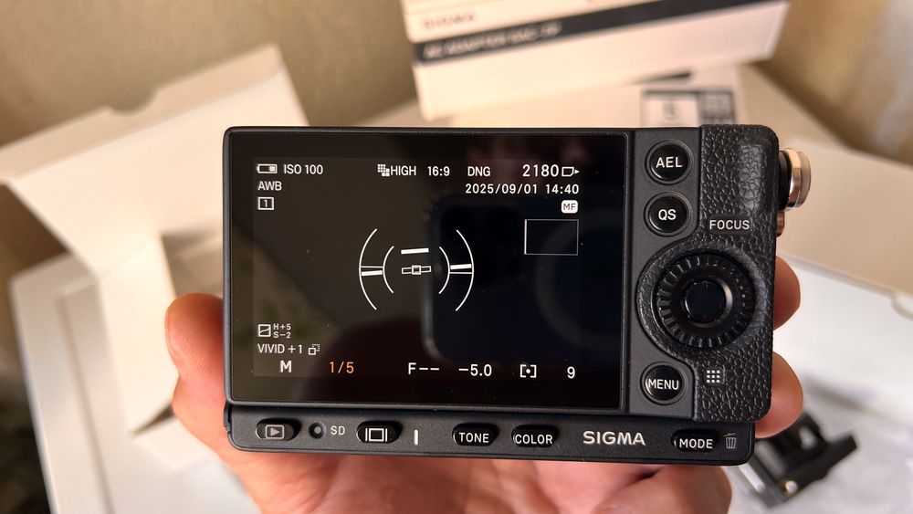 Sigma FP senzor full-frame BSI Bayer CMOS de 24.6MP