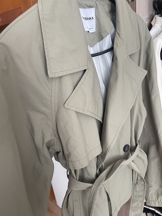 Дамски тренчкот бежов и зелен Bershka